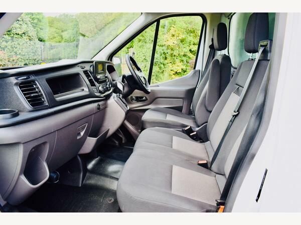 Ford Transit Custom Luton 2.0 350 Luton Fwd L4 Euro 6 DP24HJZ White #5