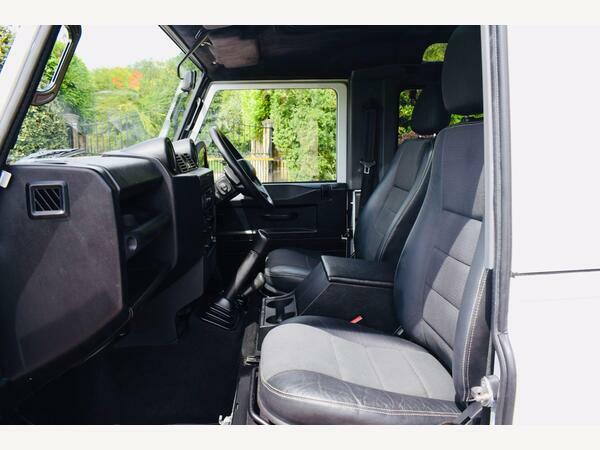 Land Rover Defender 90 Suv 2.2 Tdci Xs Station Wagon 4Wd Swb Euro 5 White #3