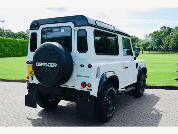 Land Rover Defender 90 Suv 2.2 Tdci Xs Station Wagon 4Wd Swb Euro 5 White #4