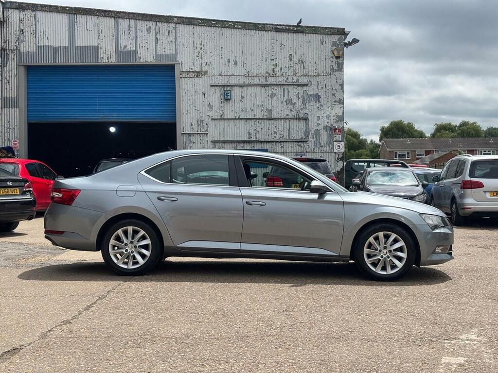 Skoda Superb 2.0 Tdi Scr 150Ps Blue #9