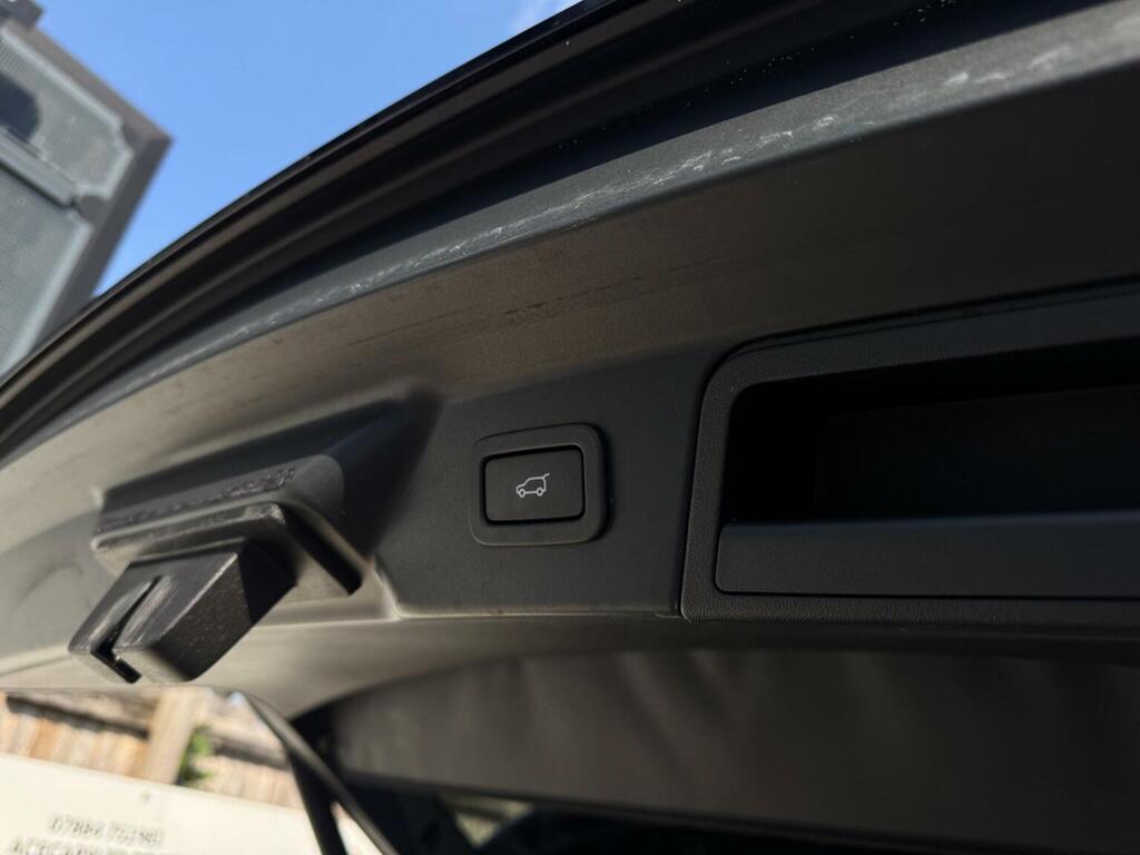 Land Rover Range Rover Velar 5.0 P550 Dynamic Edition Black #73