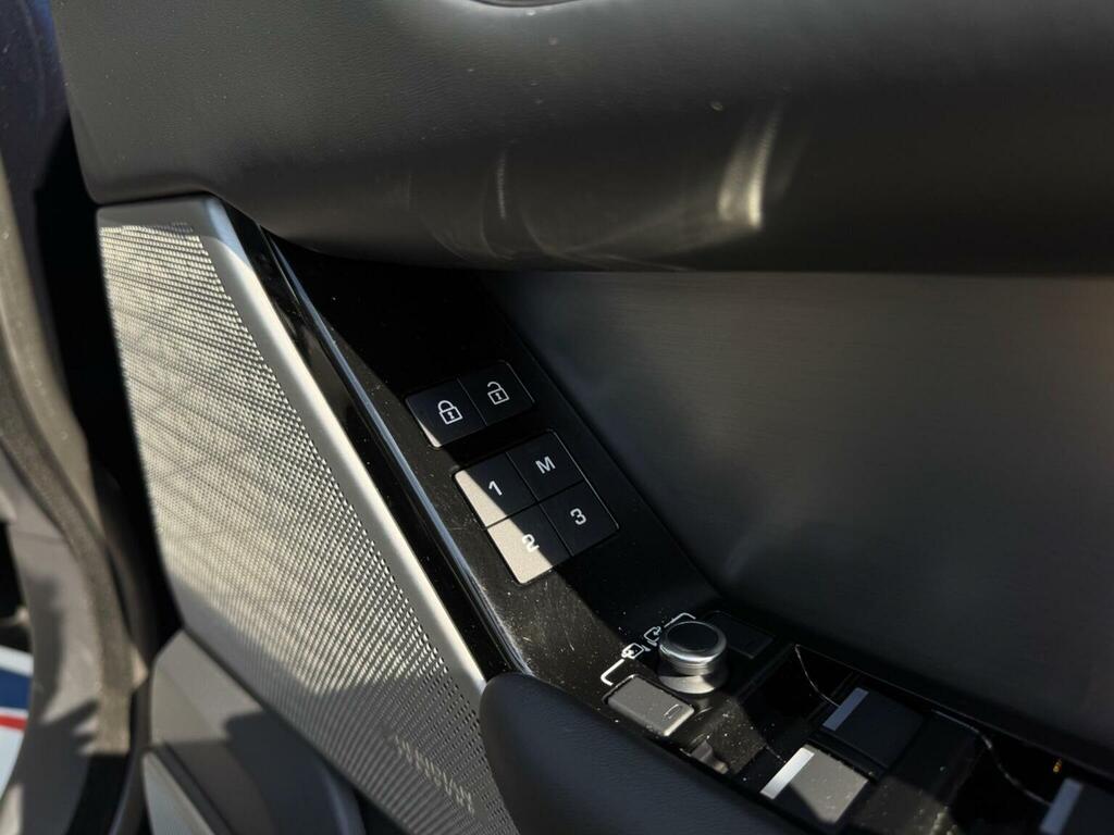 Land Rover Range Rover Velar 5.0 P550 Dynamic Edition Black #72