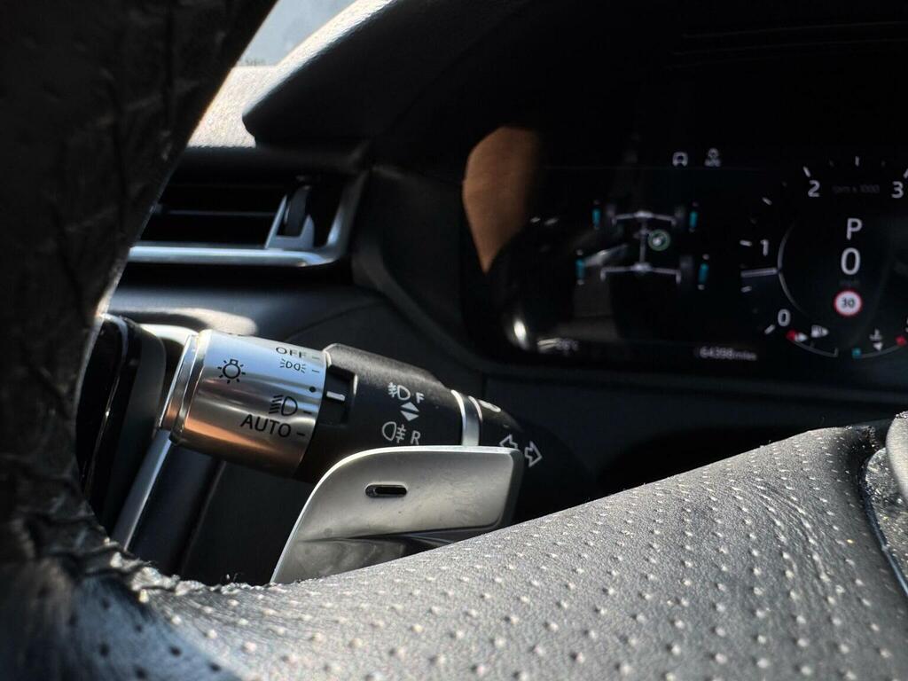 Land Rover Range Rover Velar 5.0 P550 Dynamic Edition Black #30
