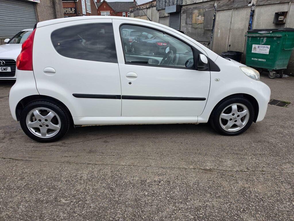 Peugeot 107 Hatchback Red #10