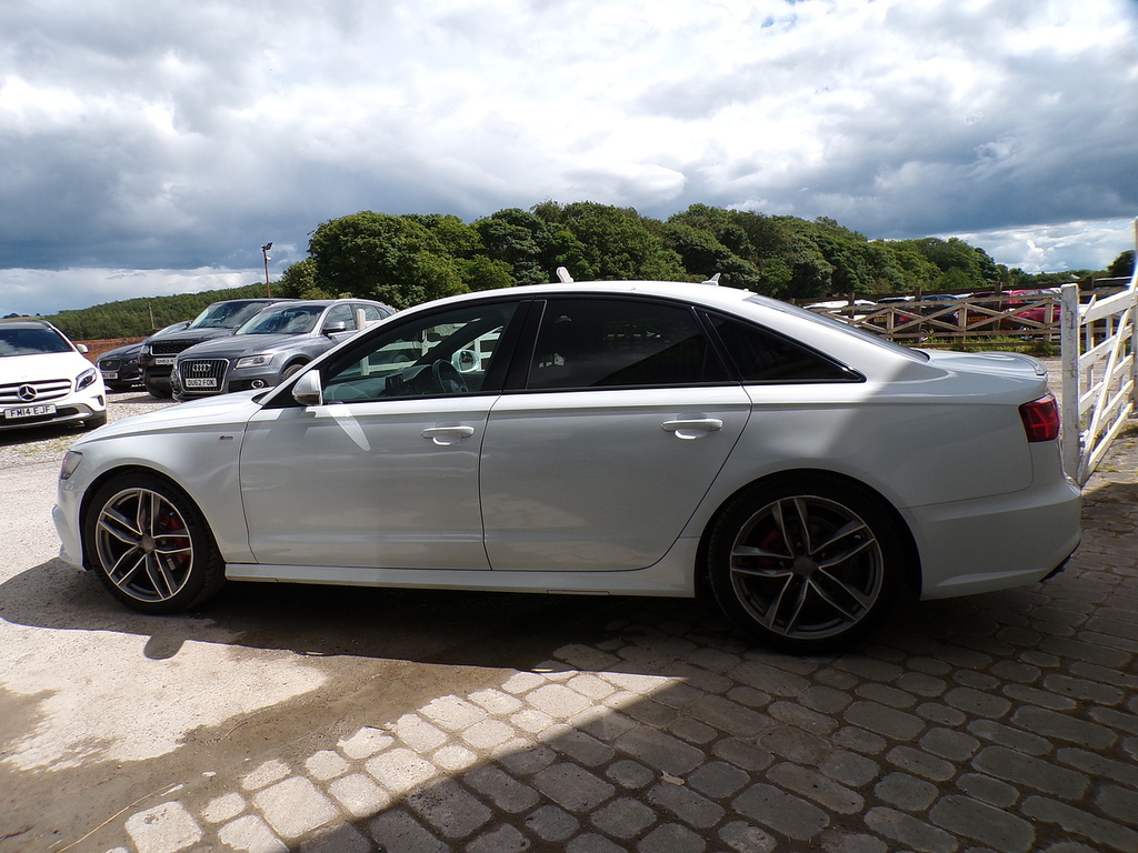 Audi A6 Saloon Tdi Ultra Black Edition YA16OXH White #5