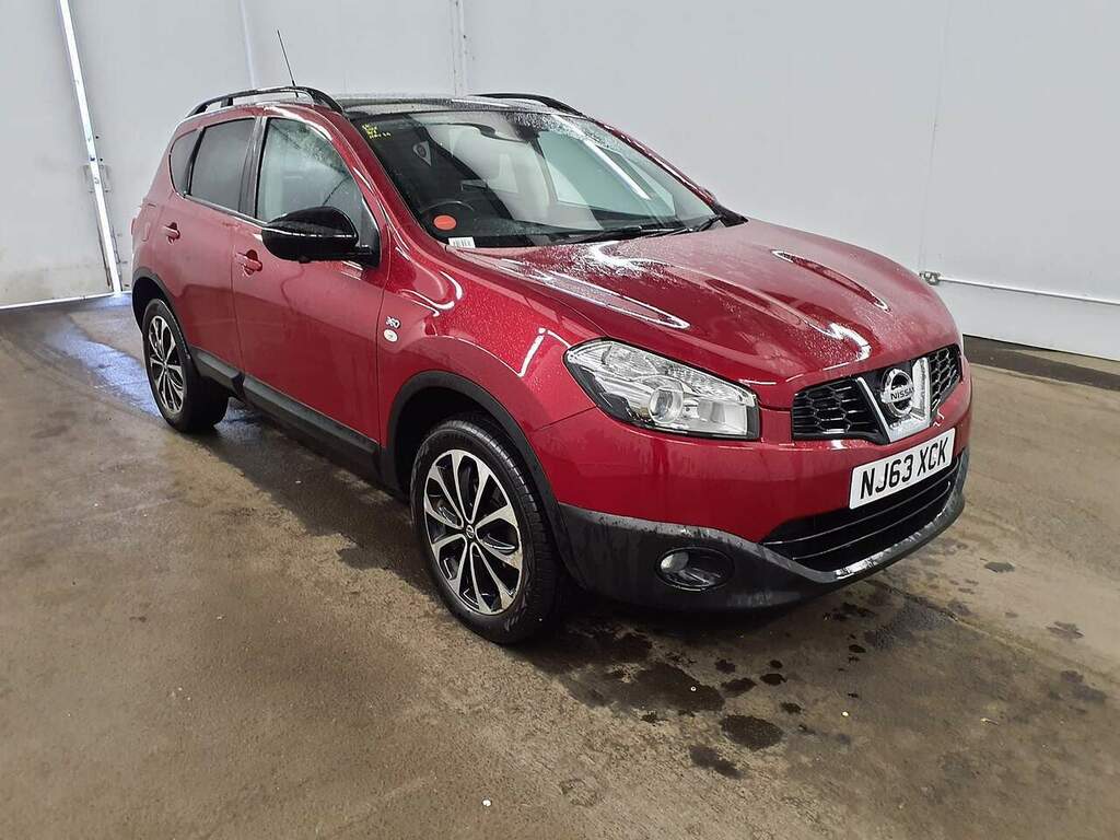 Nissan Qashqai 360 Red