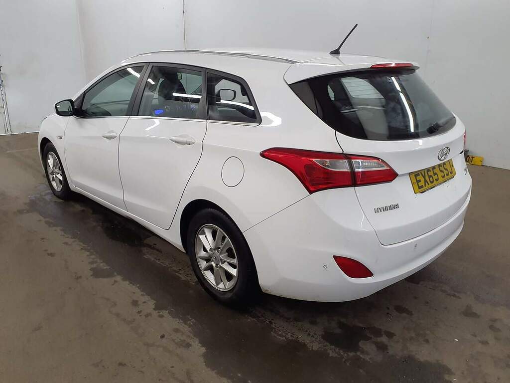Hyundai I30 Crdi Blue Drive Se White #4