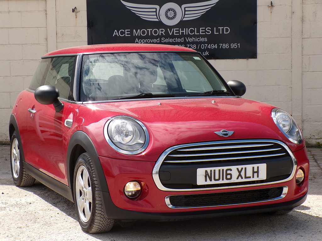 Mini Hatch One Red