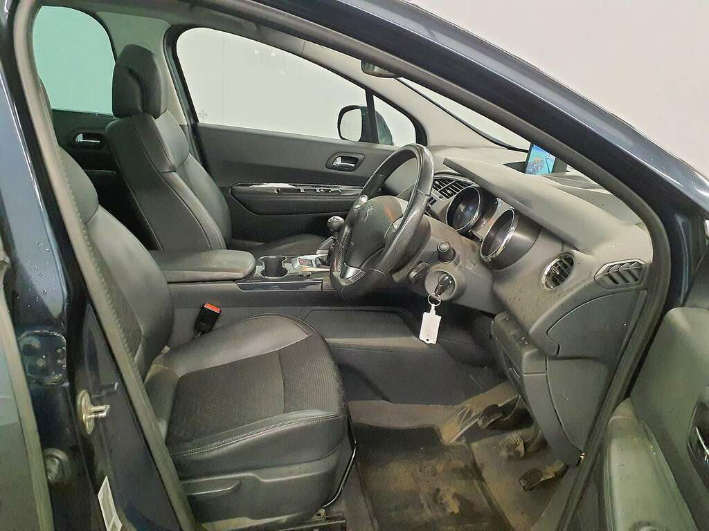 Peugeot 3008 Hatchback White #8