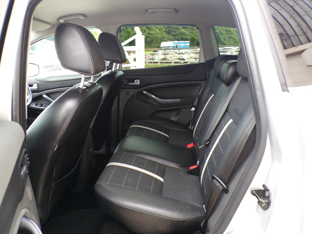 Ford Kuga 2L Titanium White #19