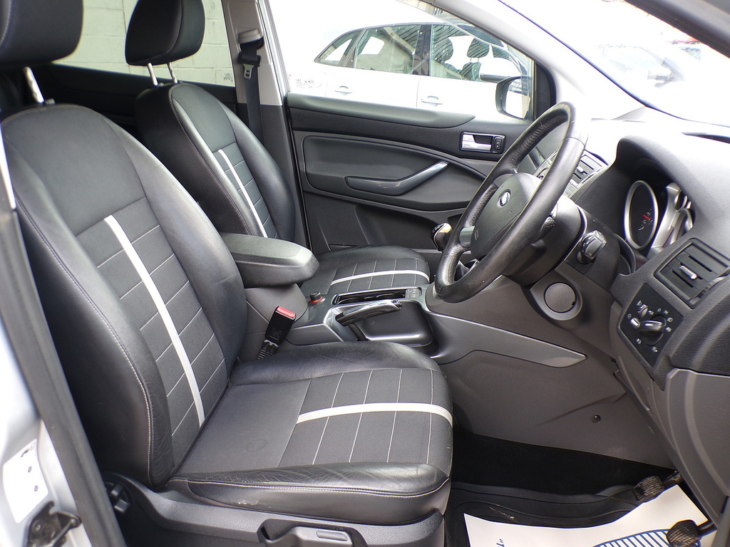 Ford Kuga 2L Titanium White #16