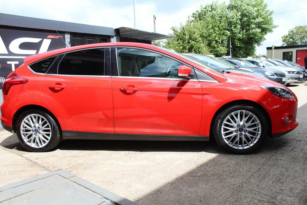 Ford Focus 1.6 Tdci Zetec Hatchback SN64UWA Red #4