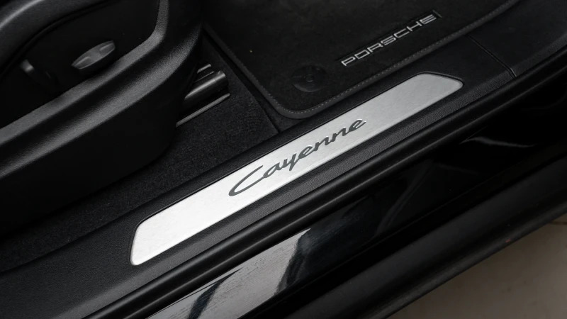 Porsche Cayenne Tiptronic S Black #30