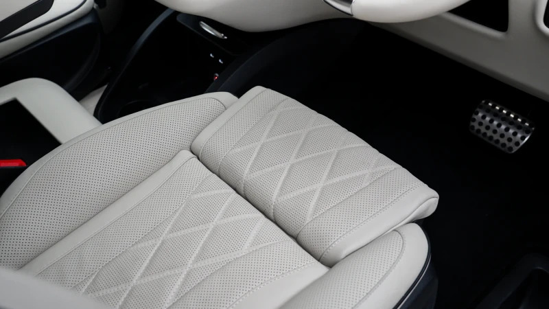 Mercedes-Benz V Class Premium Amg Line Silver #50