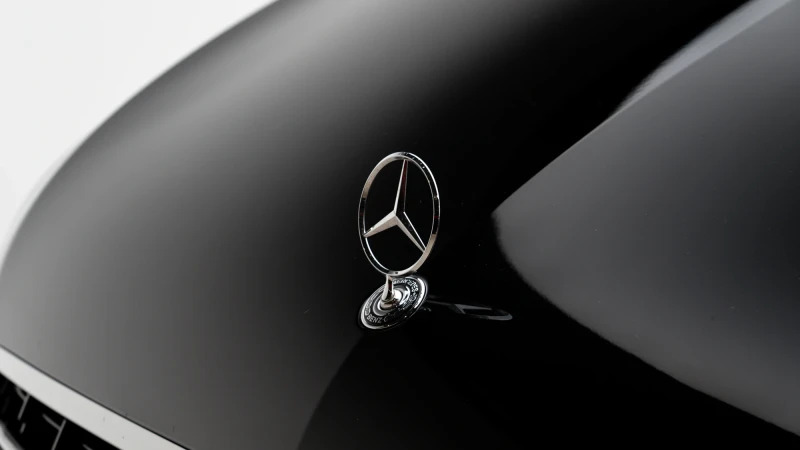 Mercedes-Benz V Class Premium Amg Line Silver #77
