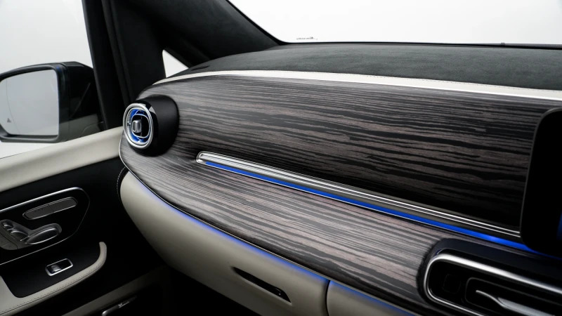 Mercedes-Benz V Class Premium Amg Line Silver #58