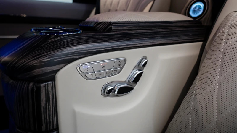 Mercedes-Benz V Class Premium Amg Line Silver #14