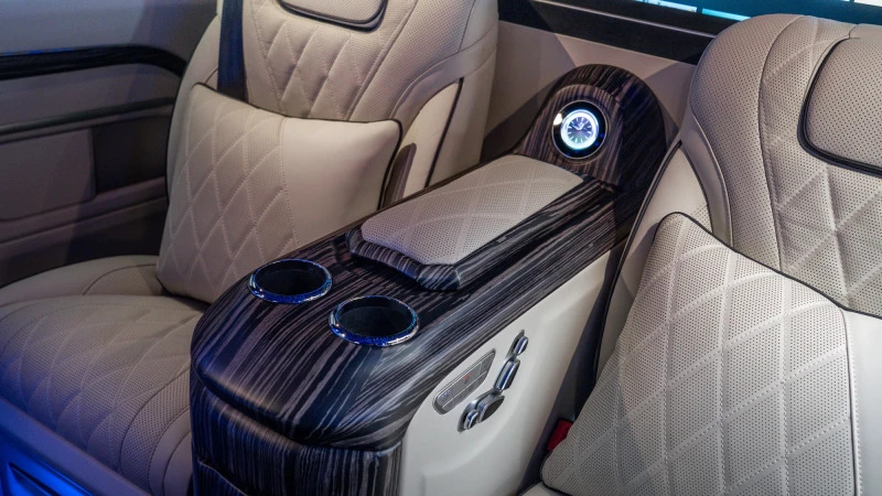 Mercedes-Benz V Class Premium Amg Line Silver #15