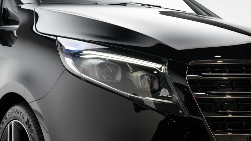 Mercedes-Benz V Class Premium Amg Line Silver #79
