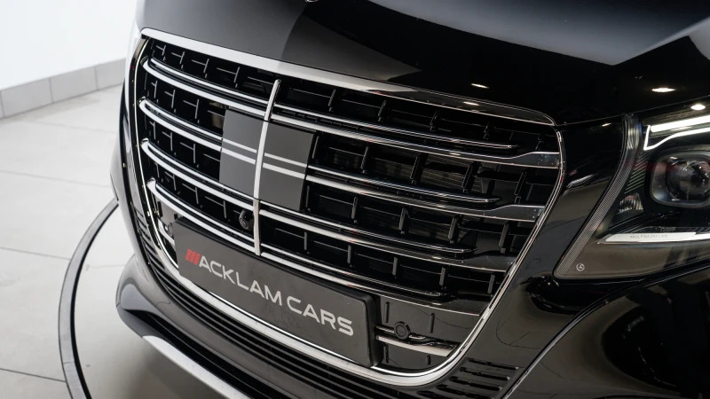 Mercedes-Benz V Class Premium Amg Line Silver #76