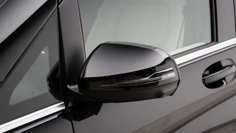 Mercedes-Benz V Class Premium Amg Line Silver #75