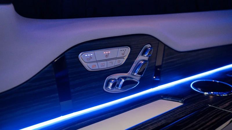 Mercedes-Benz V Class Premium Amg Line Silver #43