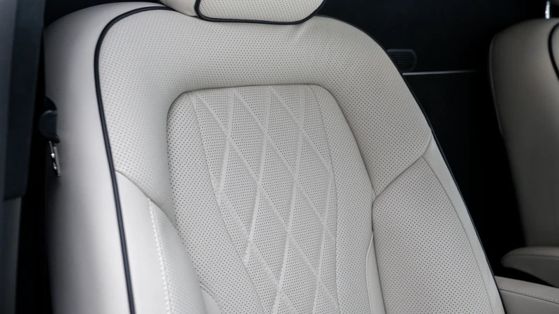 Mercedes-Benz V Class Premium Amg Line Silver #45
