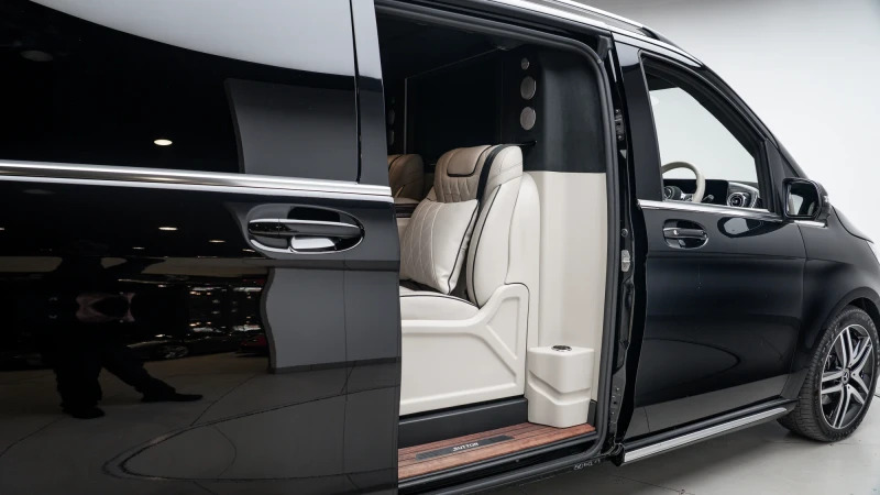 Mercedes-Benz V Class Premium Amg Line Silver #83