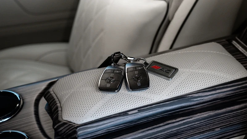 Mercedes-Benz V Class Premium Amg Line Silver #85