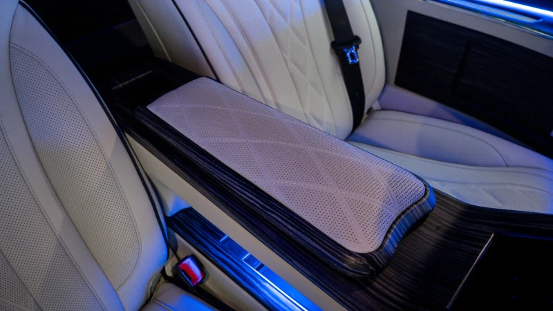 Mercedes-Benz V Class Premium Amg Line Silver #35