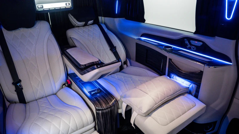Mercedes-Benz V Class Premium Amg Line Silver #32