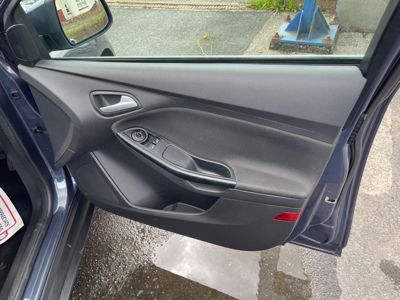 Ford Focus Zetec 5-Door Grey #15