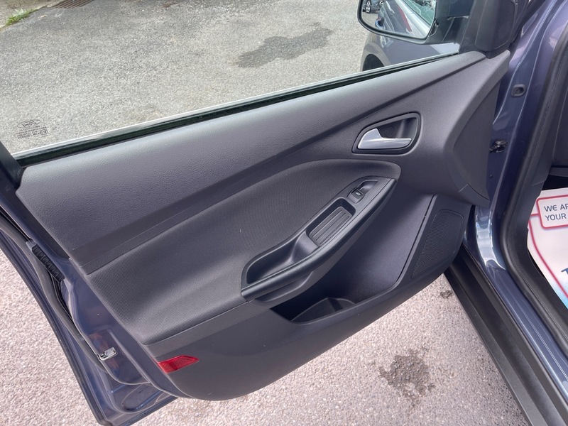 Ford Focus Zetec 5-Door Grey #8