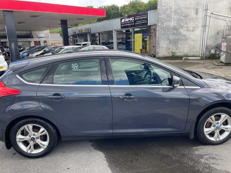 Ford Focus Zetec 5-Door Grey #10