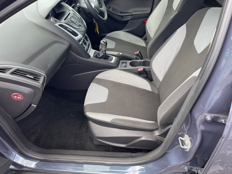 Ford Focus Zetec 5-Door Grey #9