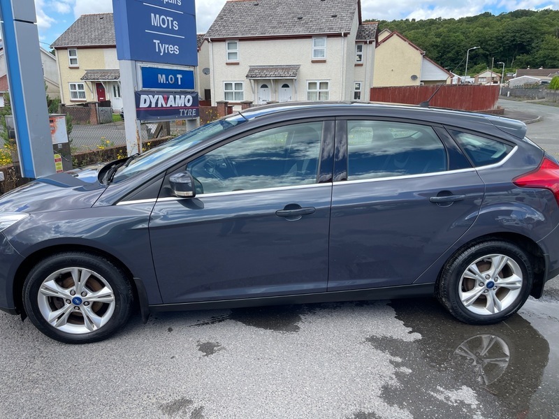 Ford Focus Zetec 5-Door Grey #4