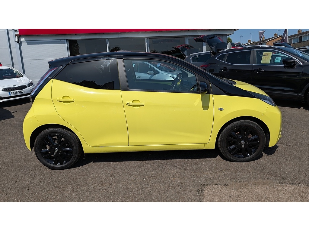 Toyota Aygo Vvt-i X-cite 3 Yellow Bi-tone Yellow #2