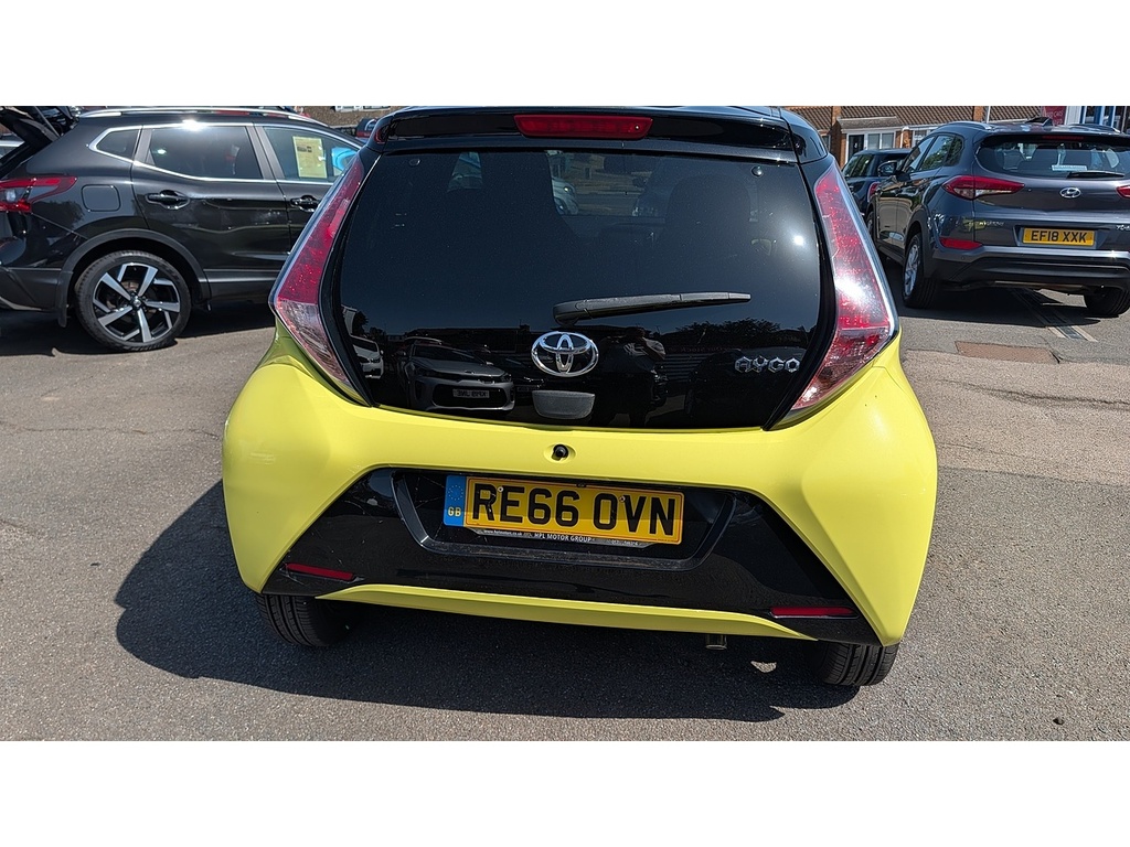 Toyota Aygo Vvt-i X-cite 3 Yellow Bi-tone Yellow #4