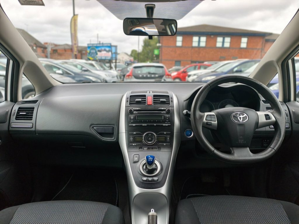Toyota Auris 1.8L T4 Silver #6