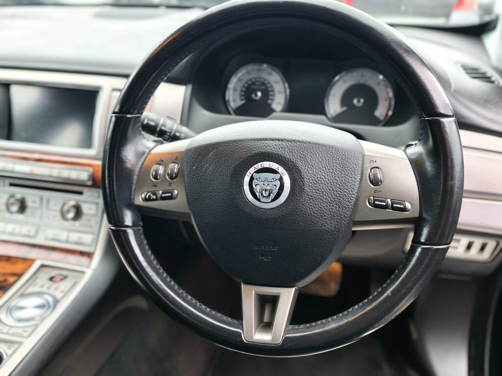 Jaguar XF 3L Premium Luxury Green #3