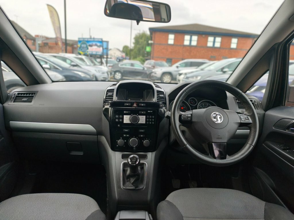 Vauxhall Zafira 1.6L Exclusiv Red #6