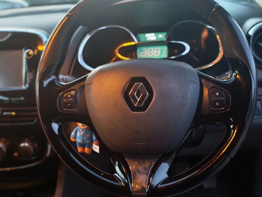 Renault Clio 1.2L Dynamique Medianav Red #3