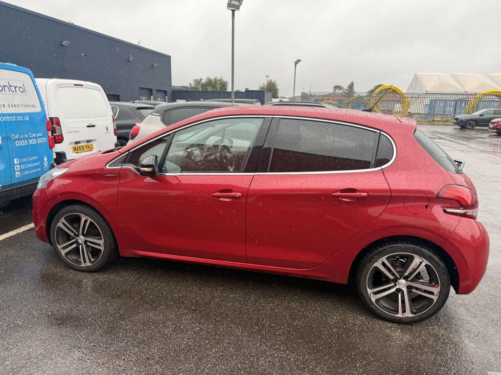 Peugeot 208 Active Black #4