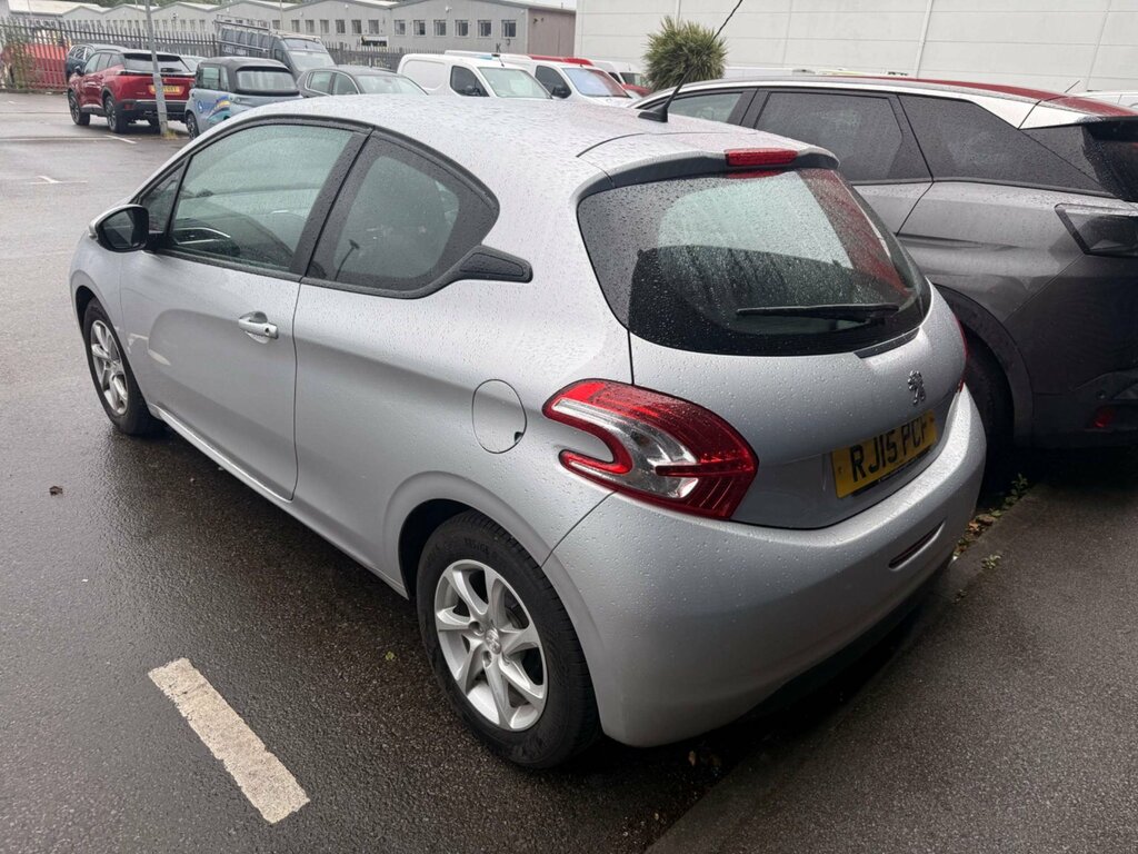 Peugeot 208 Access Ac Black #2