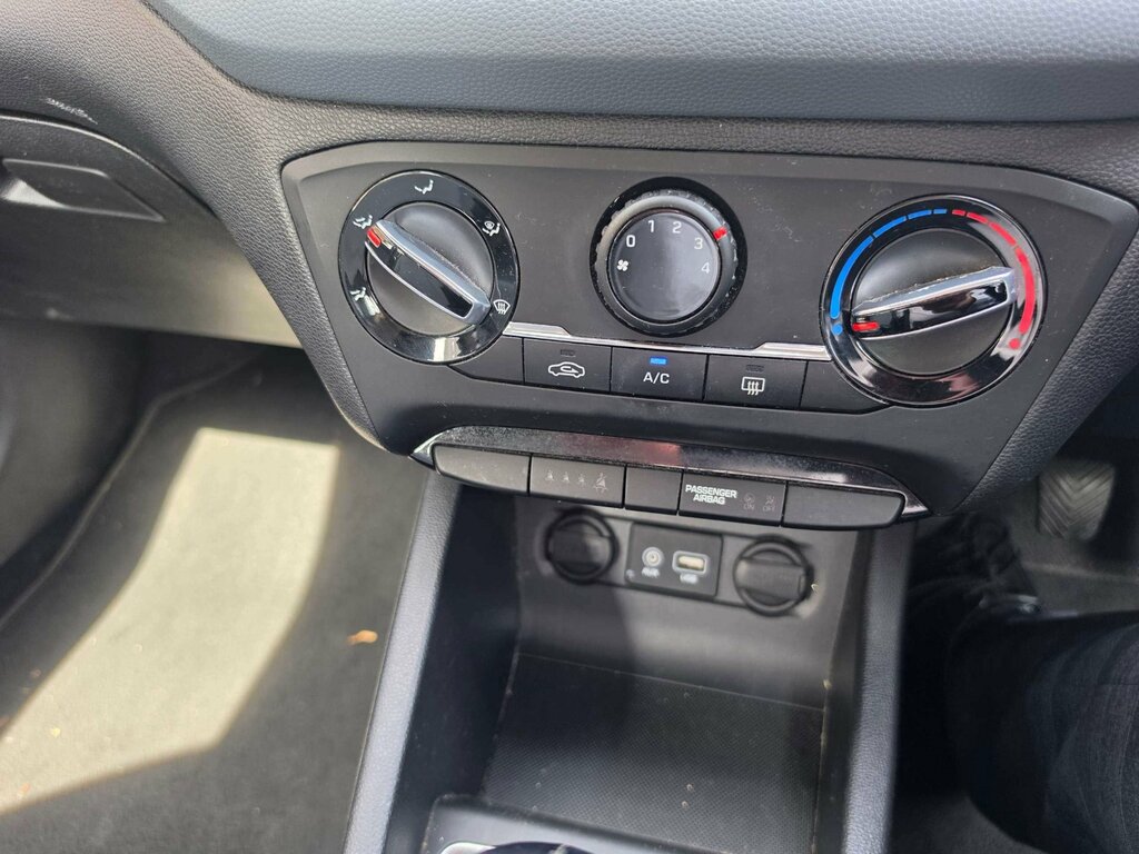 Hyundai I20 1.4 Premium Silver #10