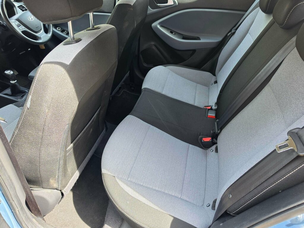 Hyundai I20 1.4 Premium Silver #8