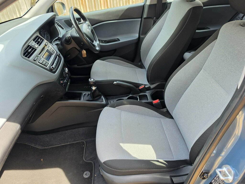 Hyundai I20 1.4 Premium Silver #9