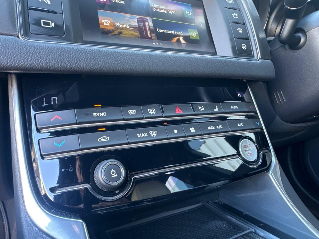 Jaguar XF D V6 S Black #22