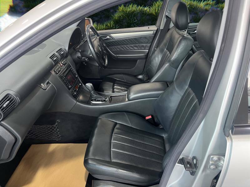 Mercedes-Benz C Class C200 Kompressor Elegance 4-Door Blue #36