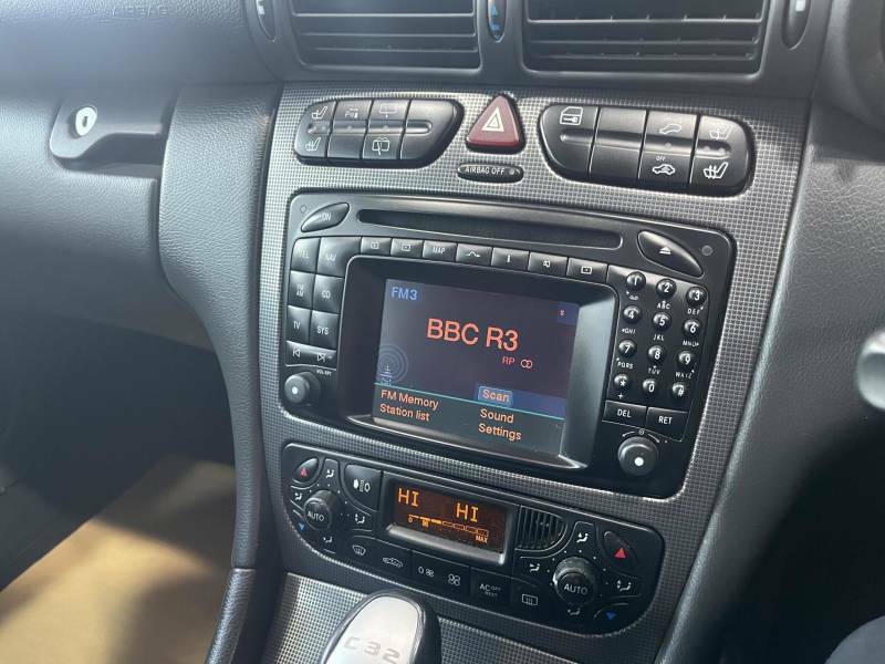 Mercedes-Benz C Class C200 Kompressor Elegance 4-Door Blue #30